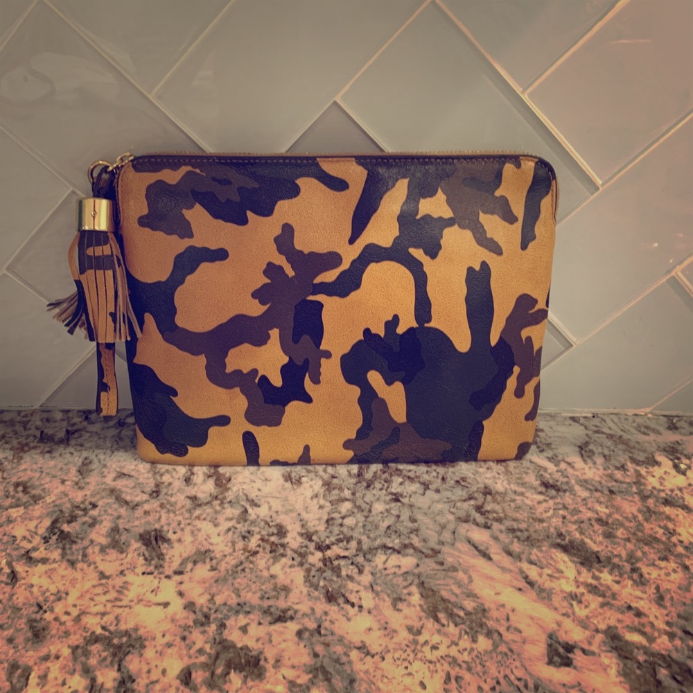 Large Clutch